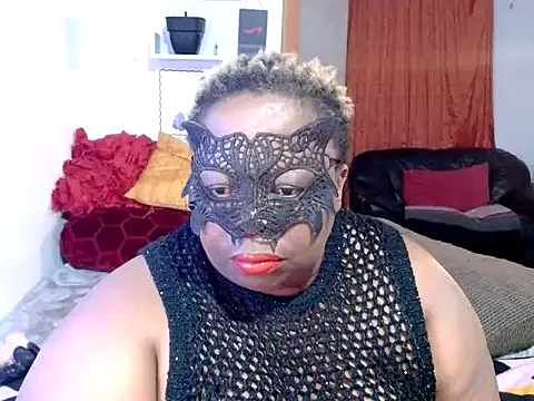 Snapshot of ROSESNICKER00 chatting on July 5, 7:32 pm ROSESNICKER00 online show from July 5, 7:32 pm