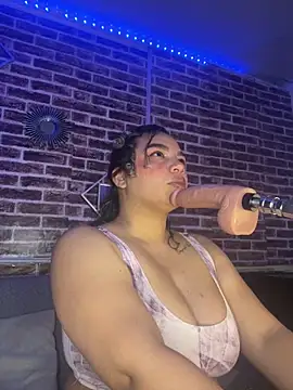 Snapshot of emma_bdsm_ chatting on June 4, 5:02 am emma bdsm online show from June 4, 5:02 am
