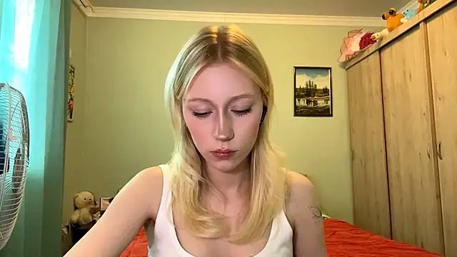 Snapshot of BossedFrog chatting on June 19, 2:21 pm BossedFrog online show from June 19, 2:21 pm
