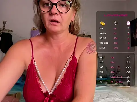 DirtyMarie80 online show from July 17, 2:56 pm