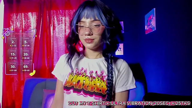 petitemila online show from June 9, 6:41 pm