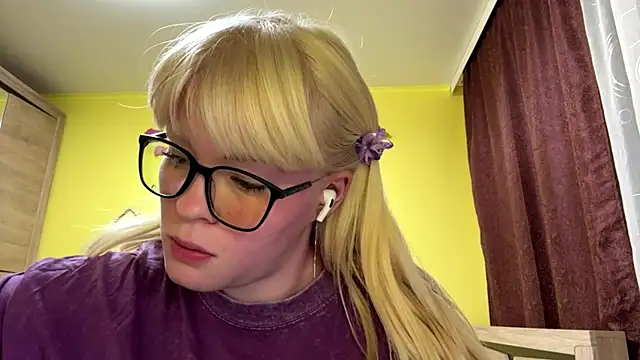 LeslyKelly online show from June 7, 7:17 pm