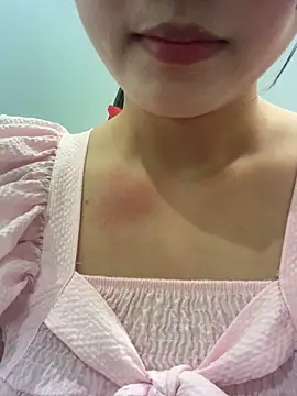 Snapshot of -Nora_ chatting on June 5, 4:35 pm -Nora online show from June 5, 4:35 pm