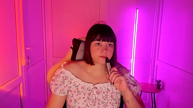 Snapshot of Vanilla_Vixen chatting on July 15, 5:56 am Vanilla Vixen online show from July 15, 5:56 am
