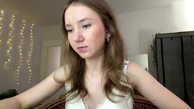 Snapshot of smalllisa chatting on June 24, 2:49 pm smalllisa online show from June 24, 2:49 pm
