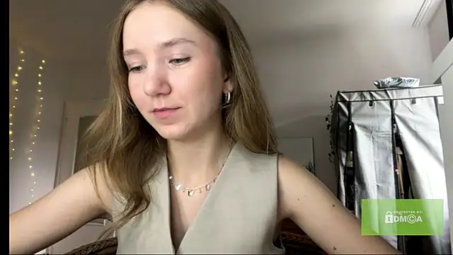 Snapshot of smalllisa chatting on July 18, 4:44 pm smalllisa online show from July 18, 4:44 pm