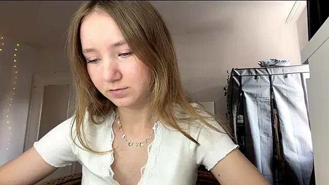 Snapshot of smalllisa chatting on July 19, 4:44 pm smalllisa online show from July 19, 4:44 pm