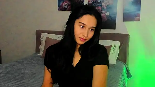 Camilla  Noor online show from June 18, 5:06 pm