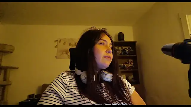 Snapshot of RosieBonbon chatting on June 4, 7:09 pm RosieBonbon online show from June 4, 7:09 pm