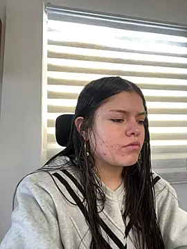 Snapshot of Camila_Duarte_2 chatting on June 25, 1:48 pm Camila Duarte 2 online show from June 25, 1:48 pm