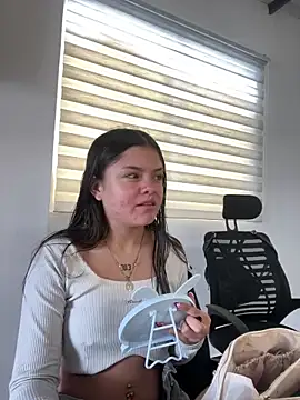 Snapshot of Camila_Duarte_2 chatting on June 30, 1:23 pm Camila Duarte 2 online show from June 30, 1:23 pm
