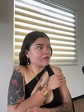 Snapshot of Camila_Duarte_2 chatting on July 1, 1:45 pm Camila Duarte 2 online show from July 1, 1:45 pm