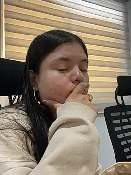 Snapshot of Camila_Duarte_2 chatting on July 2, 1:28 pm Camila Duarte 2 online show from July 2, 1:28 pm
