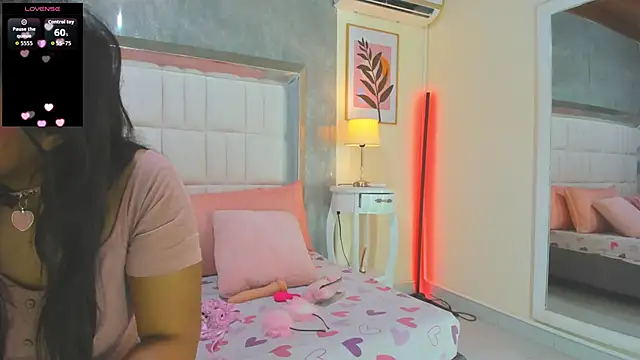 Snapshot of DanniValencia chatting on June 12, 1:32 pm DanniValencia online show from June 12, 1:32 pm