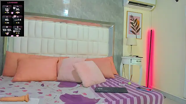 Snapshot of DanniValencia chatting on June 13, 7:34 pm DanniValencia online show from June 13, 7:34 pm