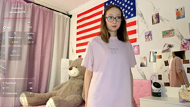 Snapshot of Karolinacreamm chatting on June 22, 5:48 am Karolinacreamm online show from June 22, 5:48 am