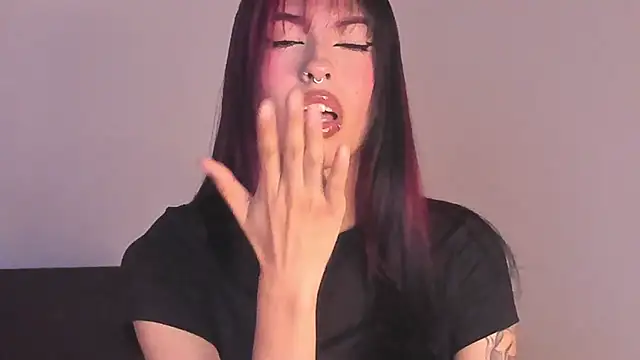 EvaBenely  online show from July 18, 7:12 am