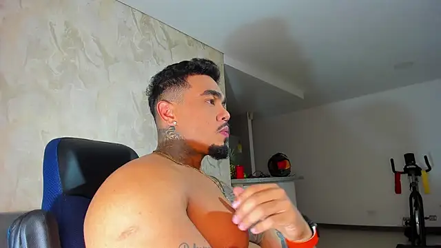 ZeusStrong 1 online show from June 5, 3:35 am