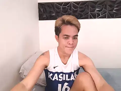 Snapshot of yourmikexxx chatting on July 13, 4:37 am yourmikexxx online show from July 13, 4:37 am