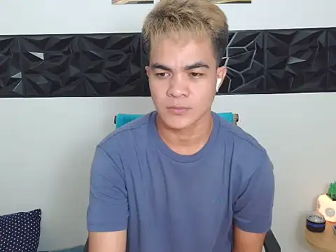 Snapshot of yourmikexxx chatting on July 25, 7:17 am yourmikexxx online show from July 25, 7:17 am