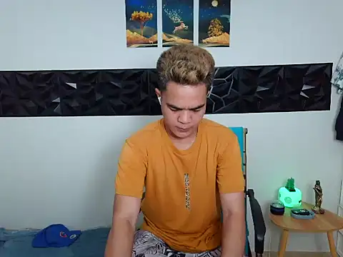 Snapshot of yourmikexxx chatting on July 25, 10:29 pm yourmikexxx online show from July 25, 10:29 pm