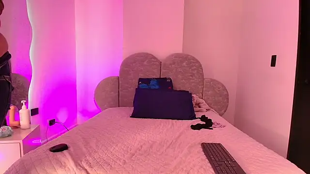 Snapshot of flor_cy chatting on July 19, 3:10 am flor cy online show from July 19, 3:10 am