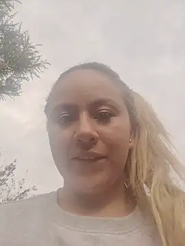 Snapshot of Angeel_white25 chatting on June 21, 1:13 pm Angeel white25 online show from June 21, 1:13 pm