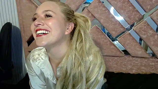 Snapshot of Angeel_white25 chatting on July 9, 7:40 pm Angeel white25 online show from July 9, 7:40 pm