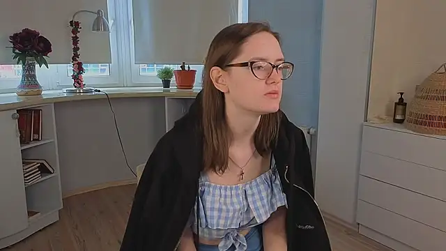 Snapshot of EstelaWeninger chatting on June 30, 4:02 am EstelaWeninger online show from June 30, 4:02 am