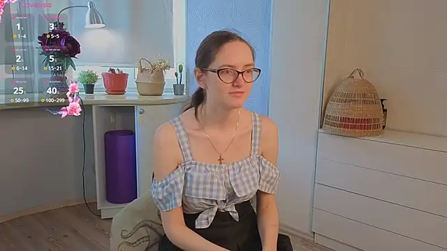 Snapshot of EstelaWeninger chatting on July 21, 4:04 am EstelaWeninger online show from July 21, 4:04 am