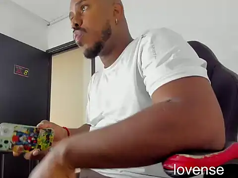 Snapshot of AlessandroHammed chatting on June 23, 3:10 pm AlessandroHammed online show from June 23, 3:10 pm