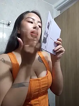 Snapshot of Shannel_72 chatting on June 6, 7:51 pm Shannel 72 online show from June 6, 7:51 pm