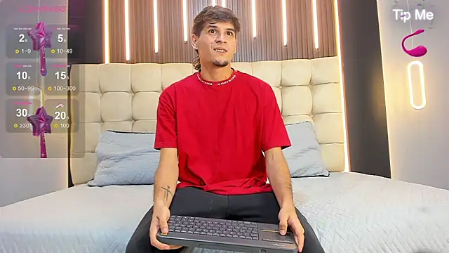 Snapshot of Zack23__ chatting on July 2, 3:17 am Zack23 online show from July 2, 3:17 am