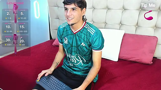 Snapshot of Zack23__ chatting on July 5, 3:13 am Zack23 online show from July 5, 3:13 am