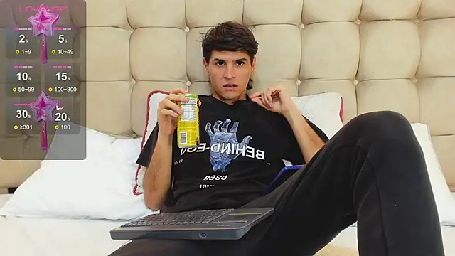 Snapshot of Zack23__ chatting on July 15, 3:34 am Zack23 online show from July 15, 3:34 am