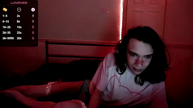 Straything online show from June 11, 7:56 pm