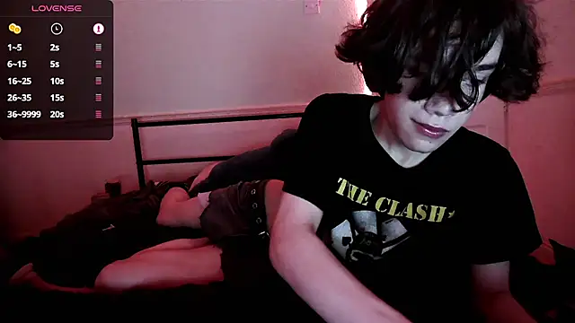Straything online show from June 28, 11:44 pm