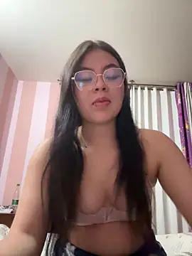 Snapshot of makii_30 chatting on June 7, 3:21 am makii 30 online show from June 7, 3:21 am