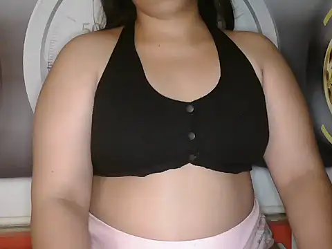 Snapshot of sexy_shanaya_ chatting on June 13, 9:02 pm sexy shanaya online show from June 13, 9:02 pm