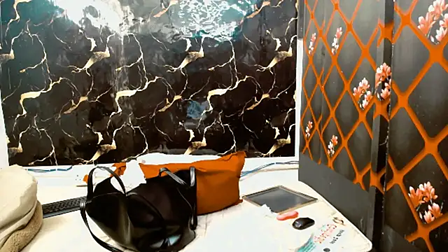 Snapshot of Caramelminxx_ chatting on July 9, 7:56 am Caramelminxx online show from July 9, 7:56 am