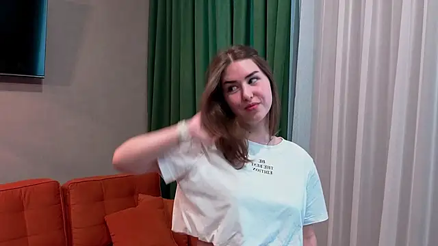 Snapshot of PaulineeJones chatting on June 11, 9:29 am PaulineeJones online show from June 11, 9:29 am