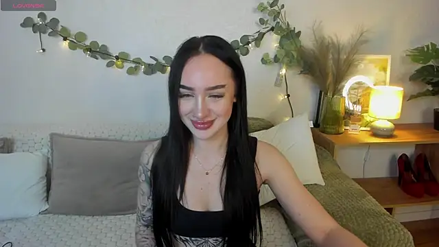 Snapshot of MayaGlamour chatting on June 16, 6:27 am MayaGlamour online show from June 16, 6:27 am