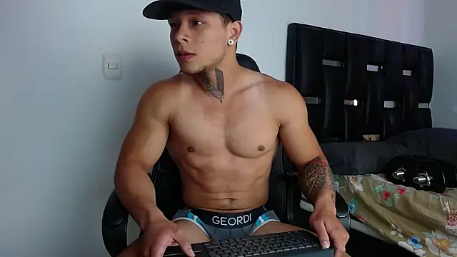 Erosscott  online show from June 23, 8:40 pm