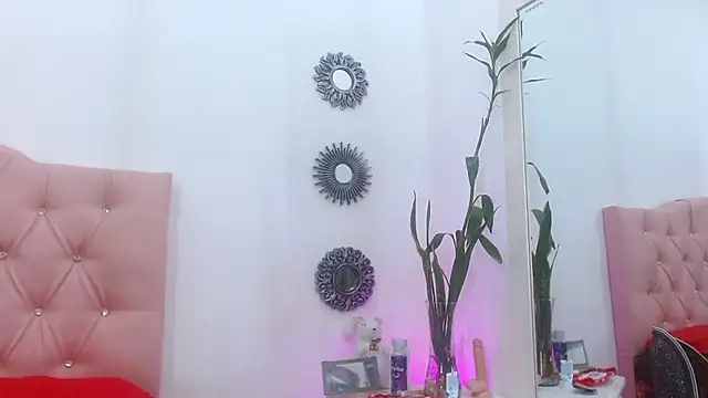 Snapshot of _saray_rose chatting on June 15, 2:30 pm saray rose online show from June 15, 2:30 pm