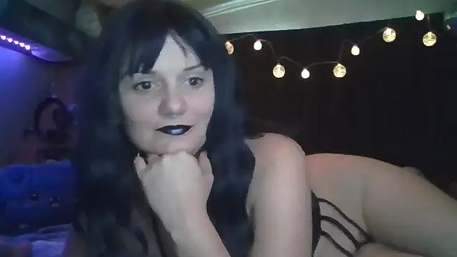 Snapshot of RedRideher23 chatting on June 8, 7:58 pm RedRideher23 online show from June 8, 7:58 pm