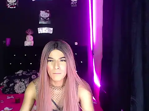 Snapshot of madame_kitty chatting on July 16, 4:07 am madame kitty online show from July 16, 4:07 am