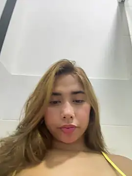 Snapshot of Issie_01 chatting on July 5, 11:12 pm Issie 01 online show from July 5, 11:12 pm
