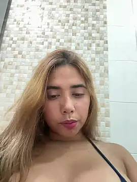 Snapshot of Issie_01 chatting on July 26, 5:15 am Issie 01 online show from July 26, 5:15 am