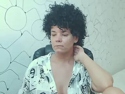 CurlyMood online show from June 6, 2:44 pm