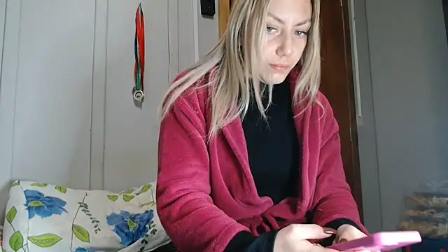 Snapshot of Alana_sc chatting on June 24, 10:03 am Alana sc online show from June 24, 10:03 am
